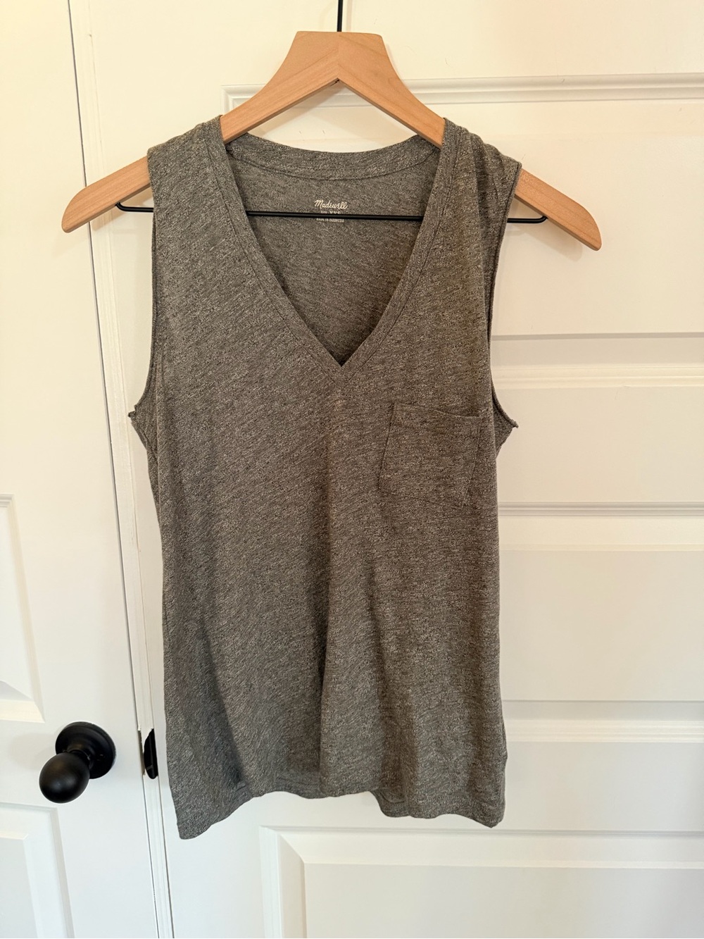 NWOT Madewell Gray V-Neck Sleeveless Pocket Tank Top